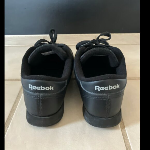 🎄3/$15 SALE 🎄Reebok size 8.5 Sneakers - Picture 3 of 6